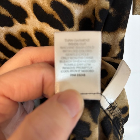 New York & Co Leopard Print Ruched Sleeve Button Up Blouse Tan Black Medium Y2K - Picture 5 of 10
